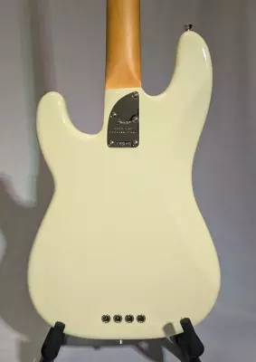 Fender - American Professional II Precision Bass, Rosewood Fingerboard - Olympic White 6